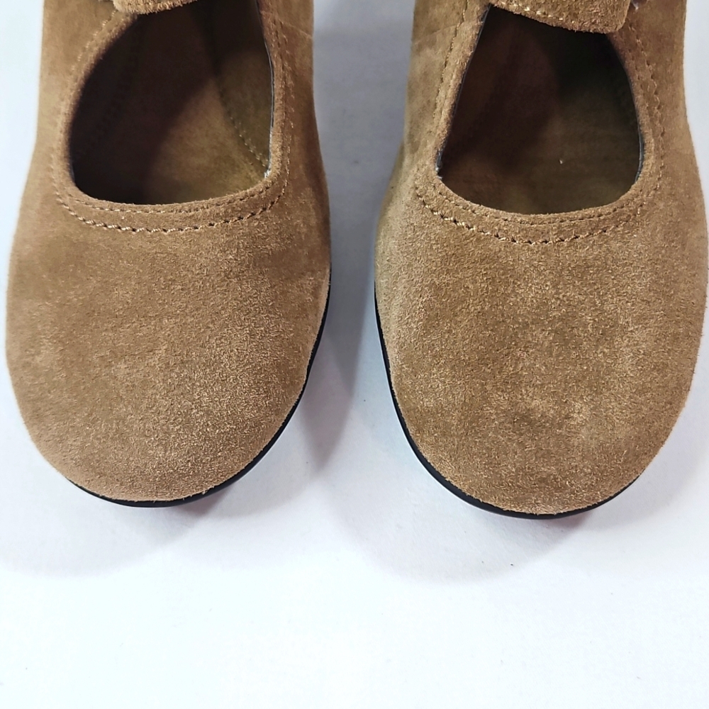 AEROSOLES Tan Mary Jane Heels with Gold Buckle Size 8 - Picture 5 of 8